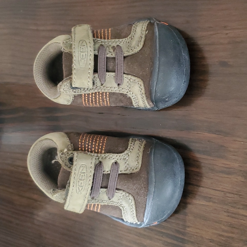 Keen shoes size 4